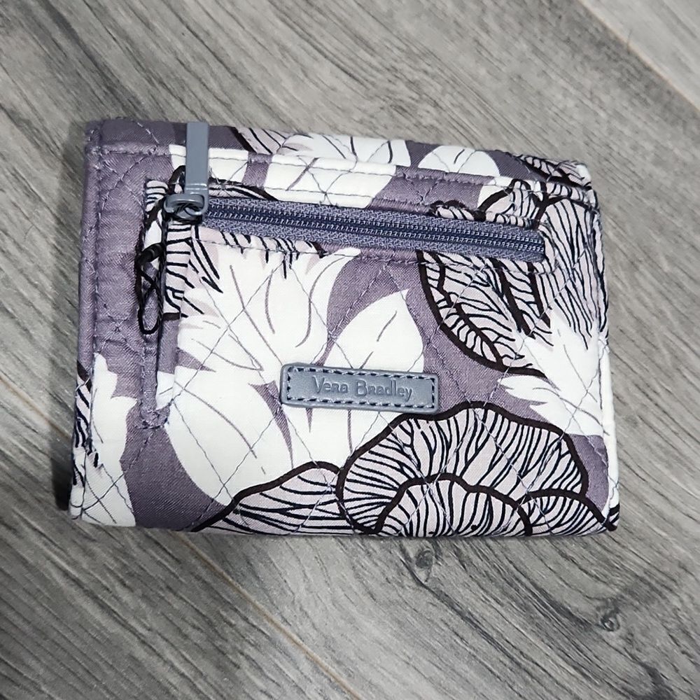 NWOT Vera Bradley RFID Floral Moon Trifold Quilted Wallet - Picture 2 of 7
